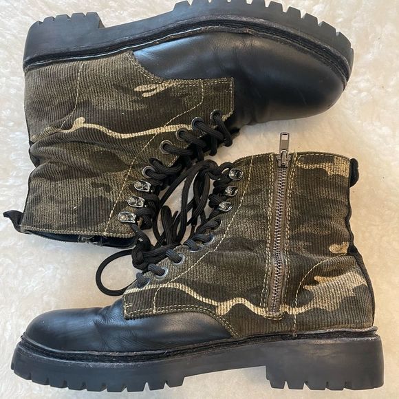 Steve Madden Other - Steve Madden camo combat boots